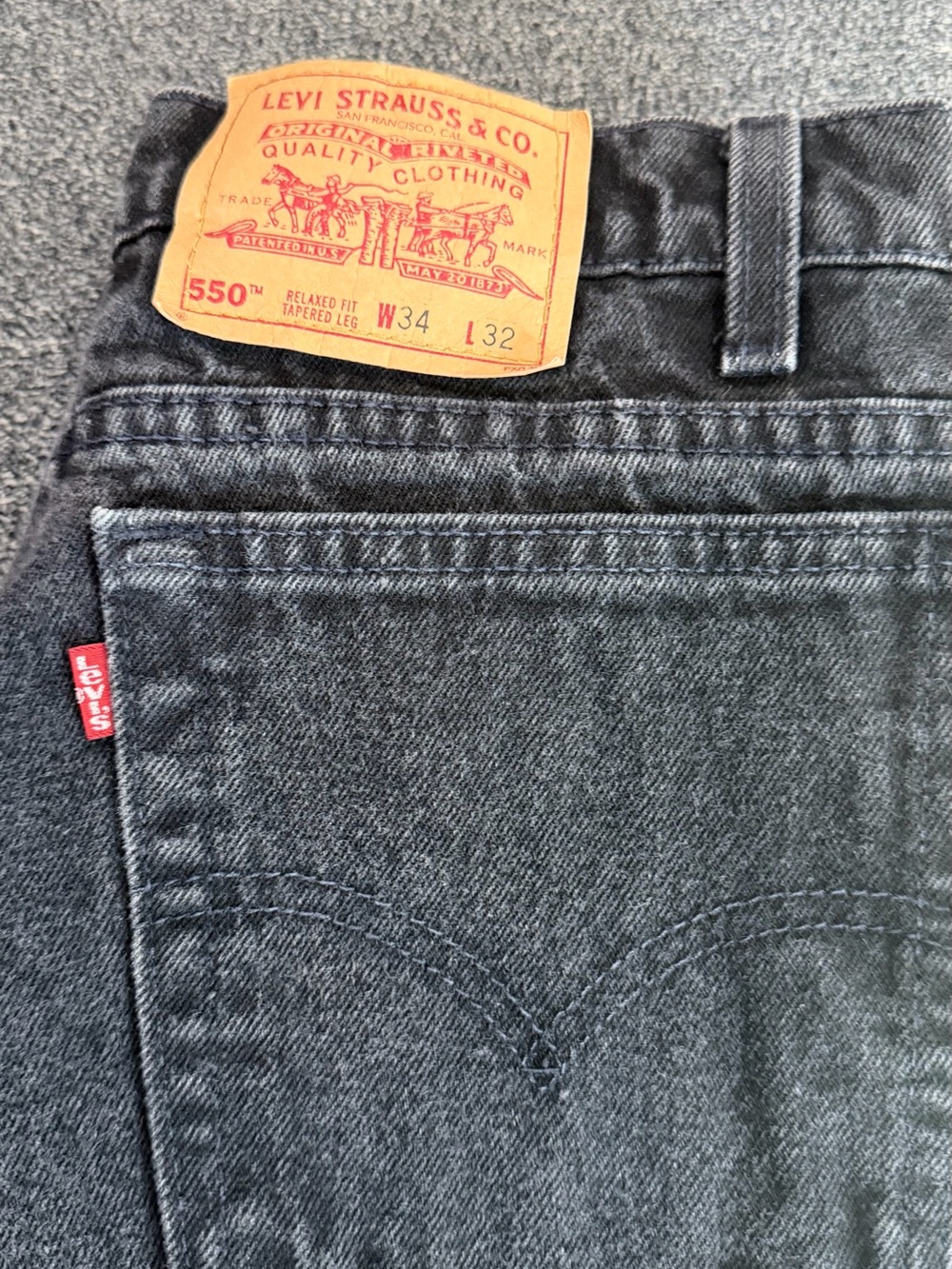 Levi's 550 Charcoal Black Back-Pocket Jeans with Red Tab - Picture 3 of 10